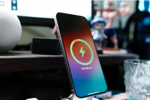 新野苹果15换屏服务分享用什么充电器给iPhone15充电更好 